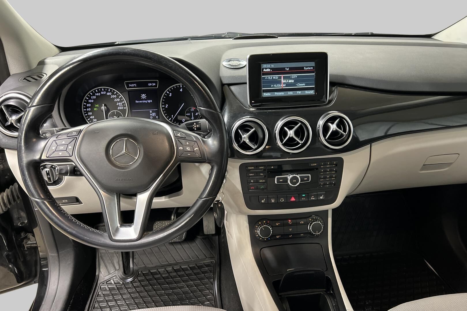 Mercedes-Benz B iso kuva 7