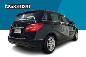 Mercedes-Benz B esikatselu 17