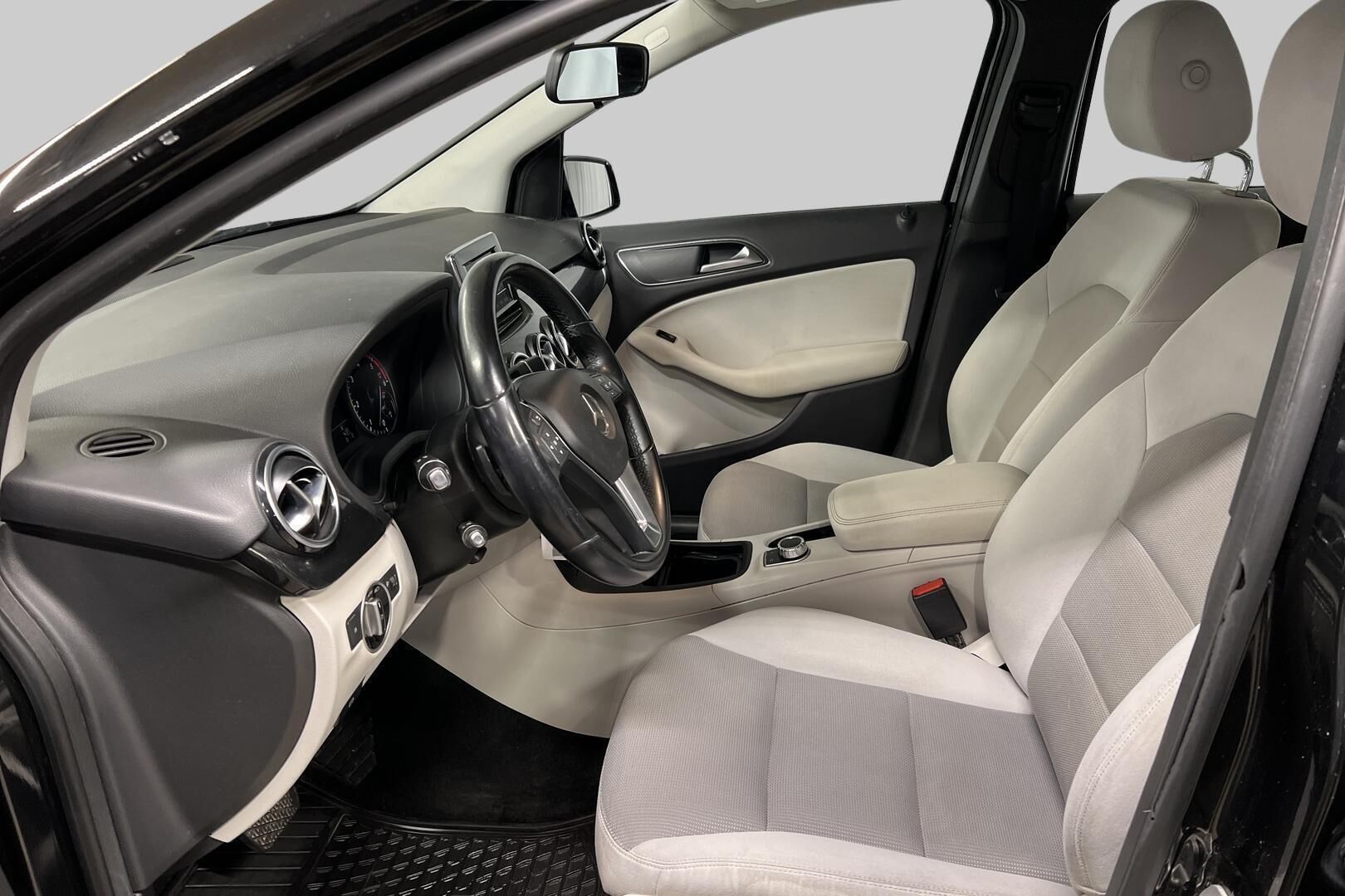 Mercedes-Benz B iso kuva 5