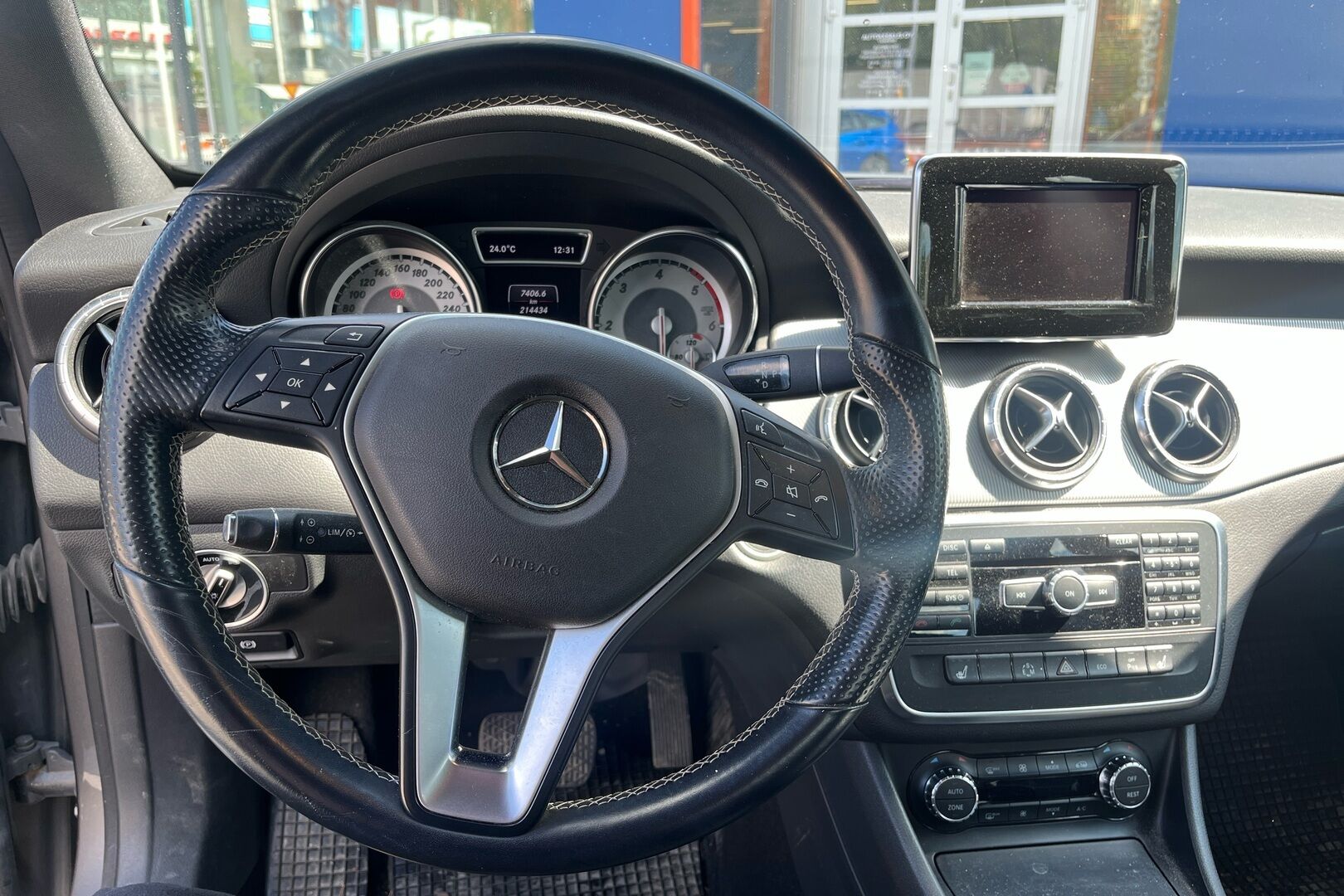 Mercedes-Benz CLA iso kuva 1