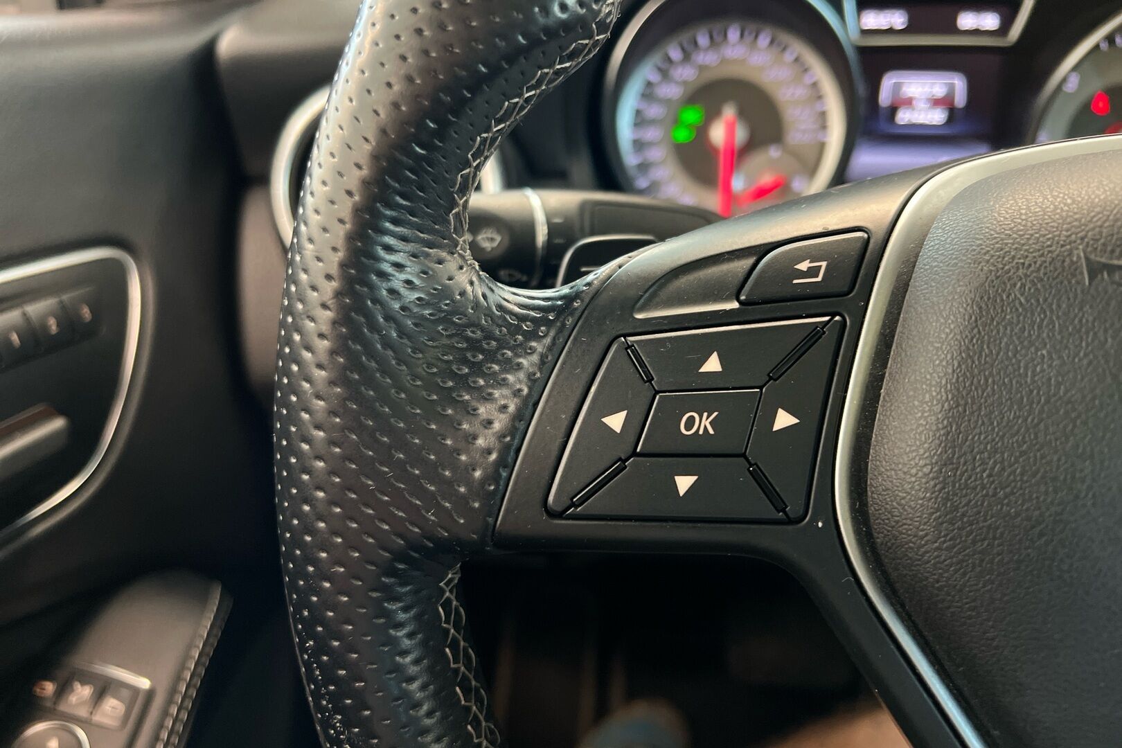 Mercedes-Benz CLA iso kuva 17