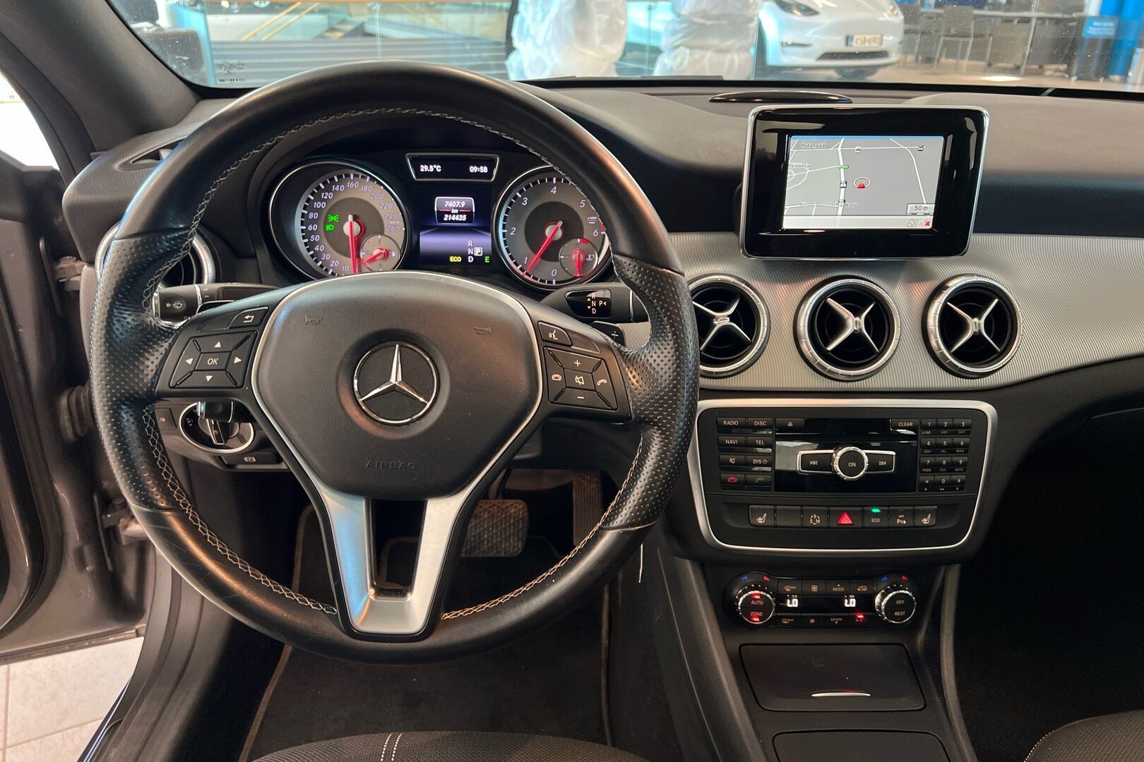 Mercedes-Benz CLA iso kuva 22