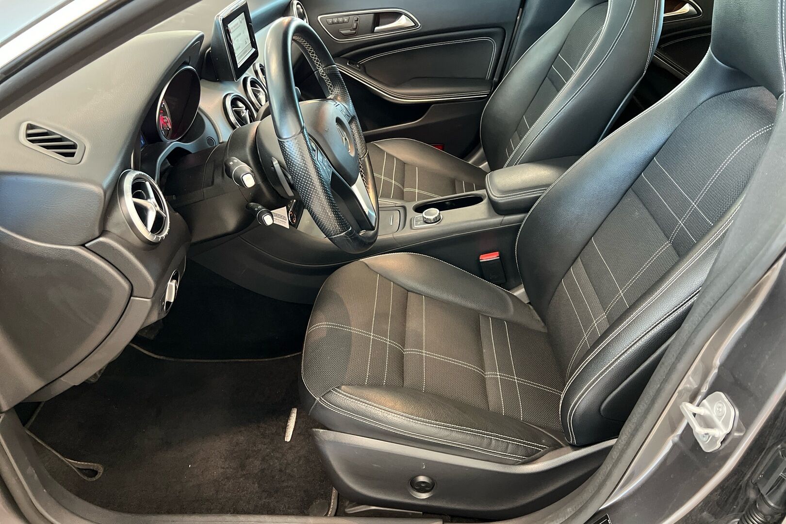 Mercedes-Benz CLA iso kuva 7