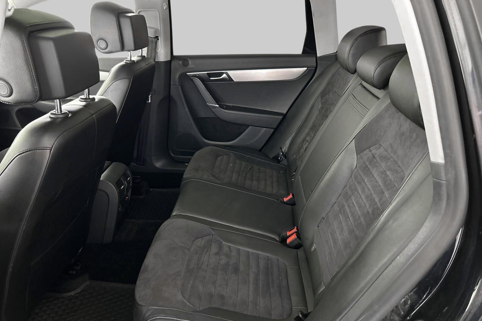 Volkswagen Passat iso kuva 10