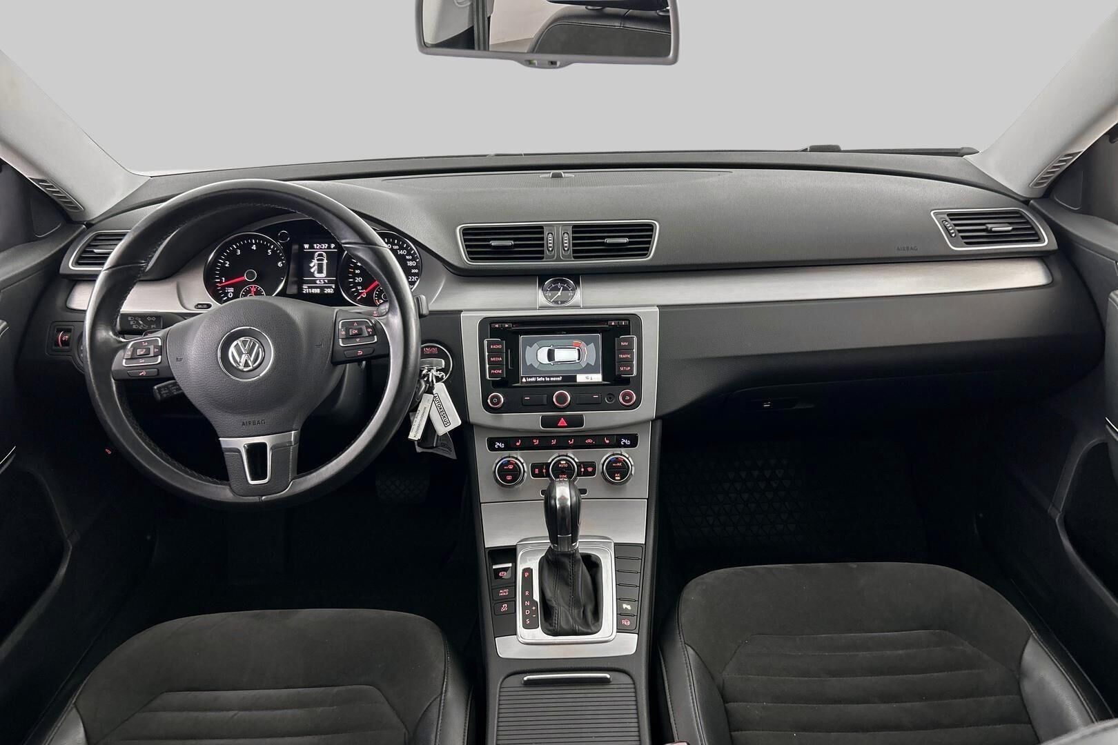Volkswagen Passat iso kuva 11