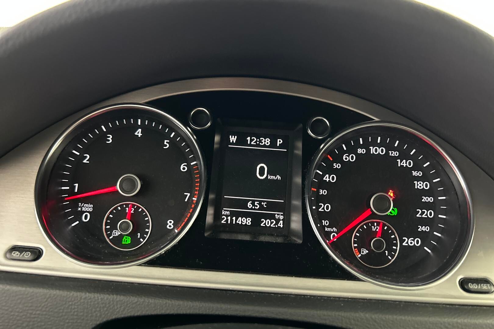 Volkswagen Passat iso kuva 15