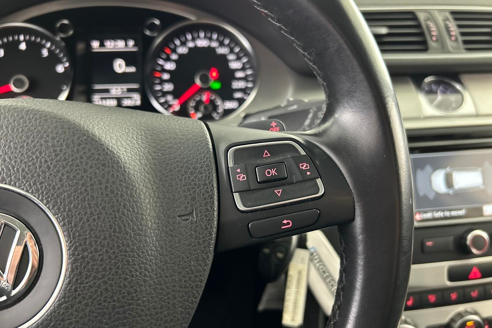 Volkswagen Passat iso kuva 16
