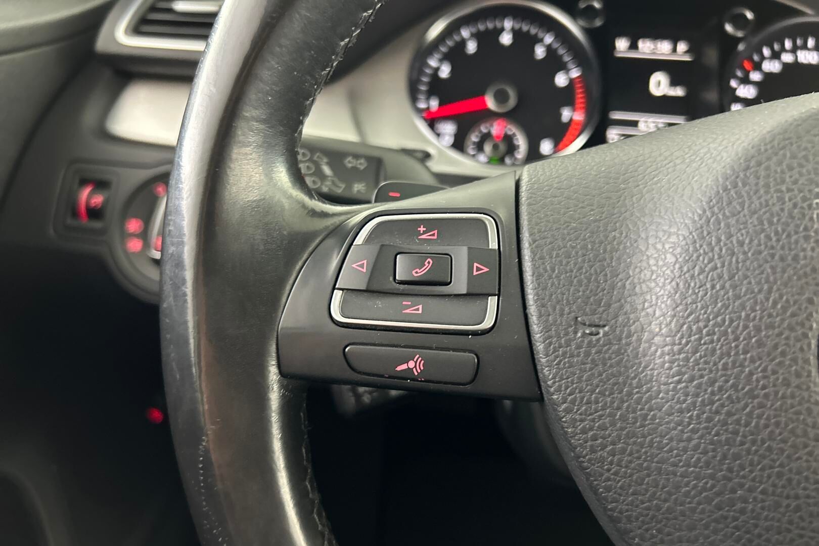 Volkswagen Passat iso kuva 17