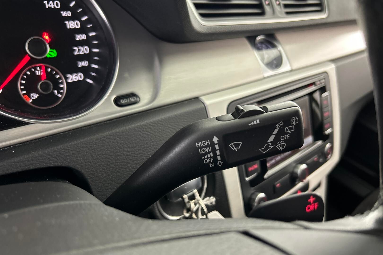Volkswagen Passat iso kuva 18