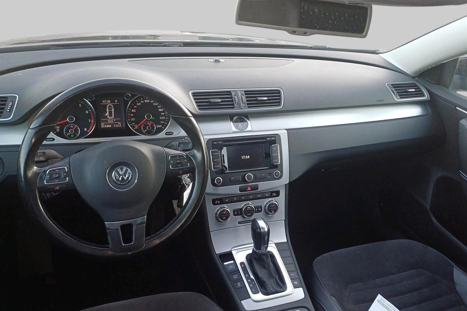 Volkswagen Passat iso kuva 2