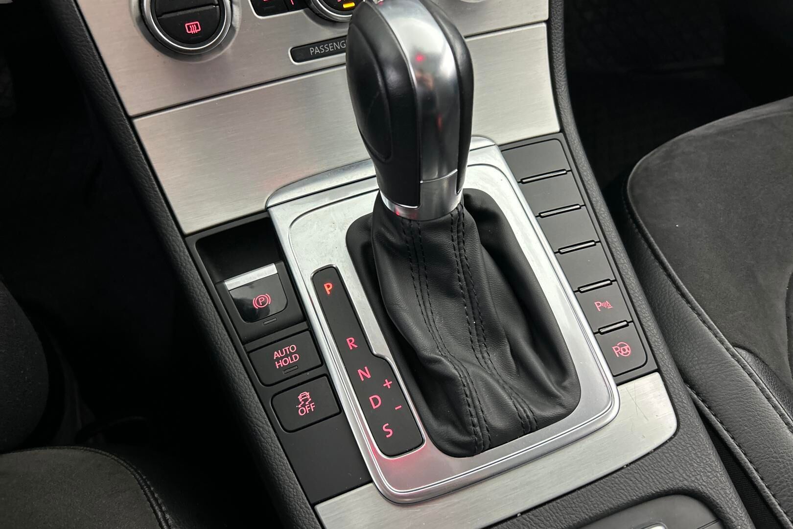 Volkswagen Passat iso kuva 26