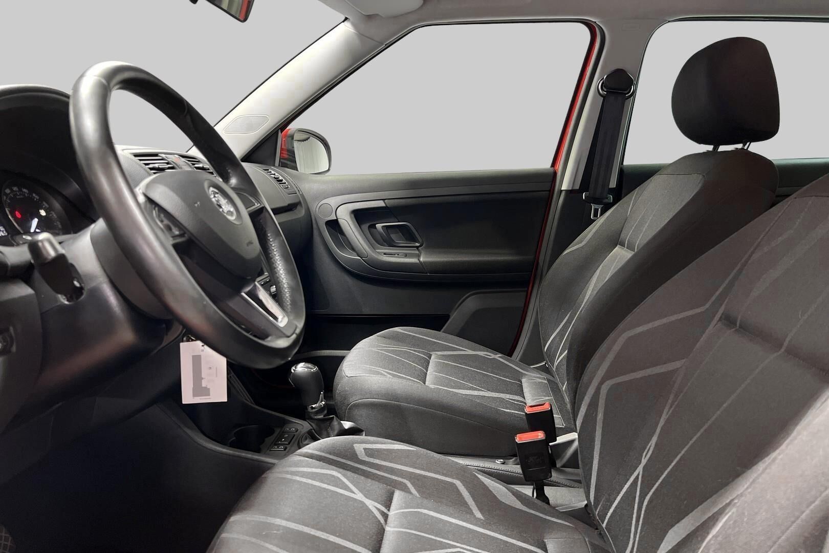Skoda Fabia iso kuva 9