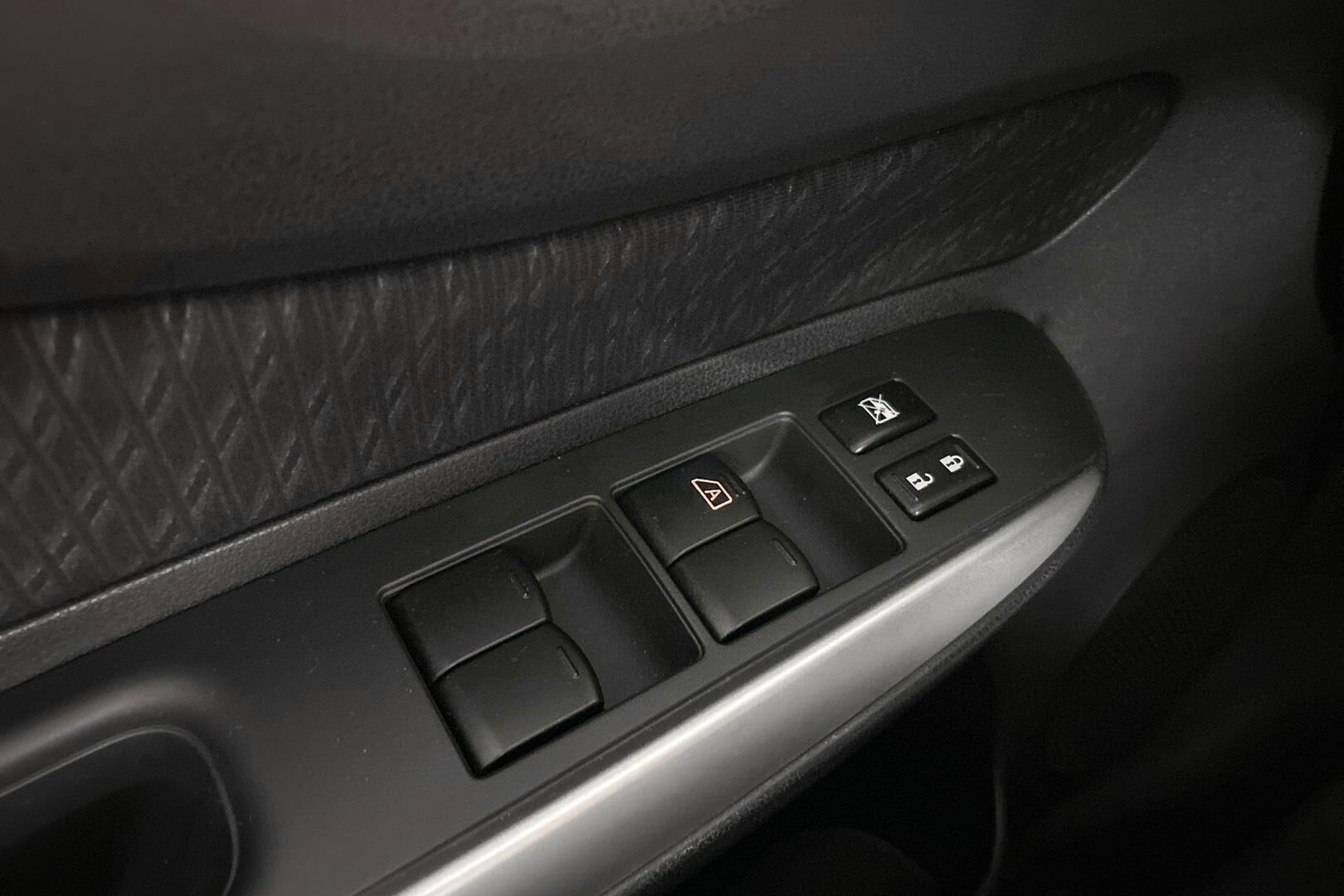 Nissan Note iso kuva 23