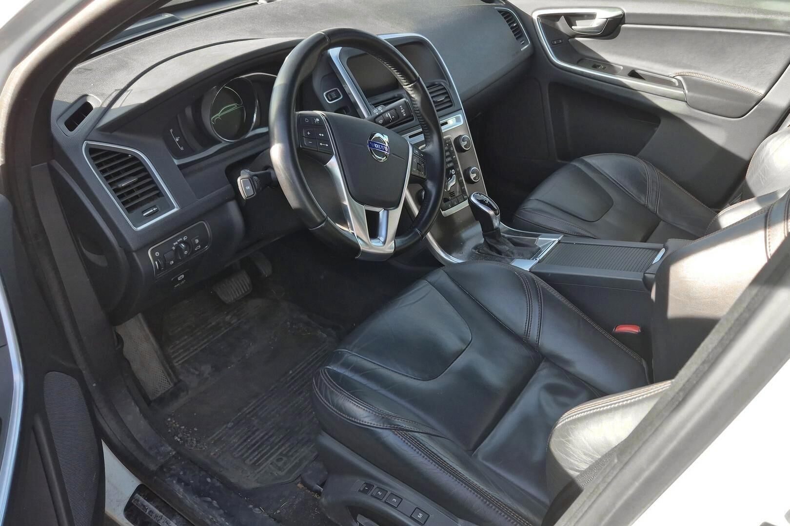 Volvo XC60 iso kuva 2