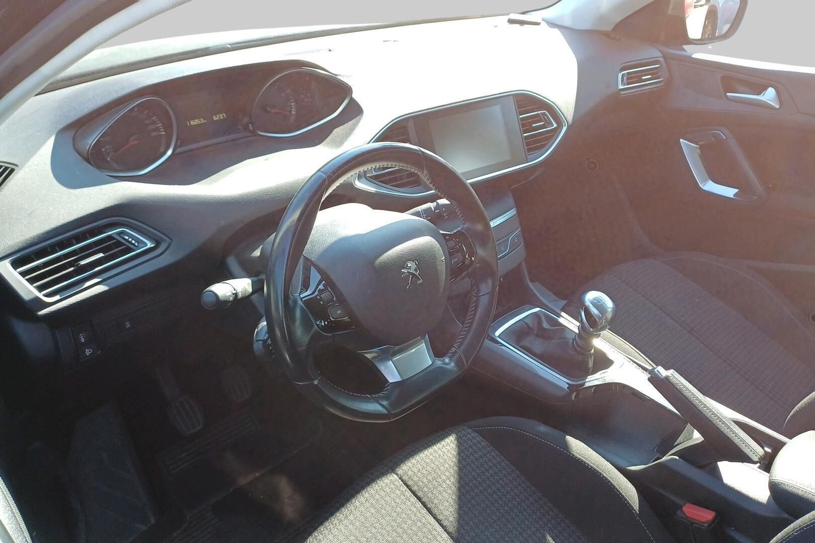 Peugeot 308 iso kuva 1