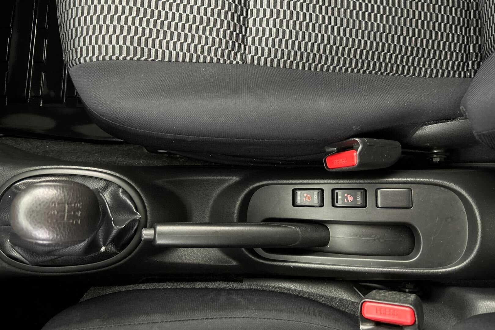 Nissan Micra iso kuva 16
