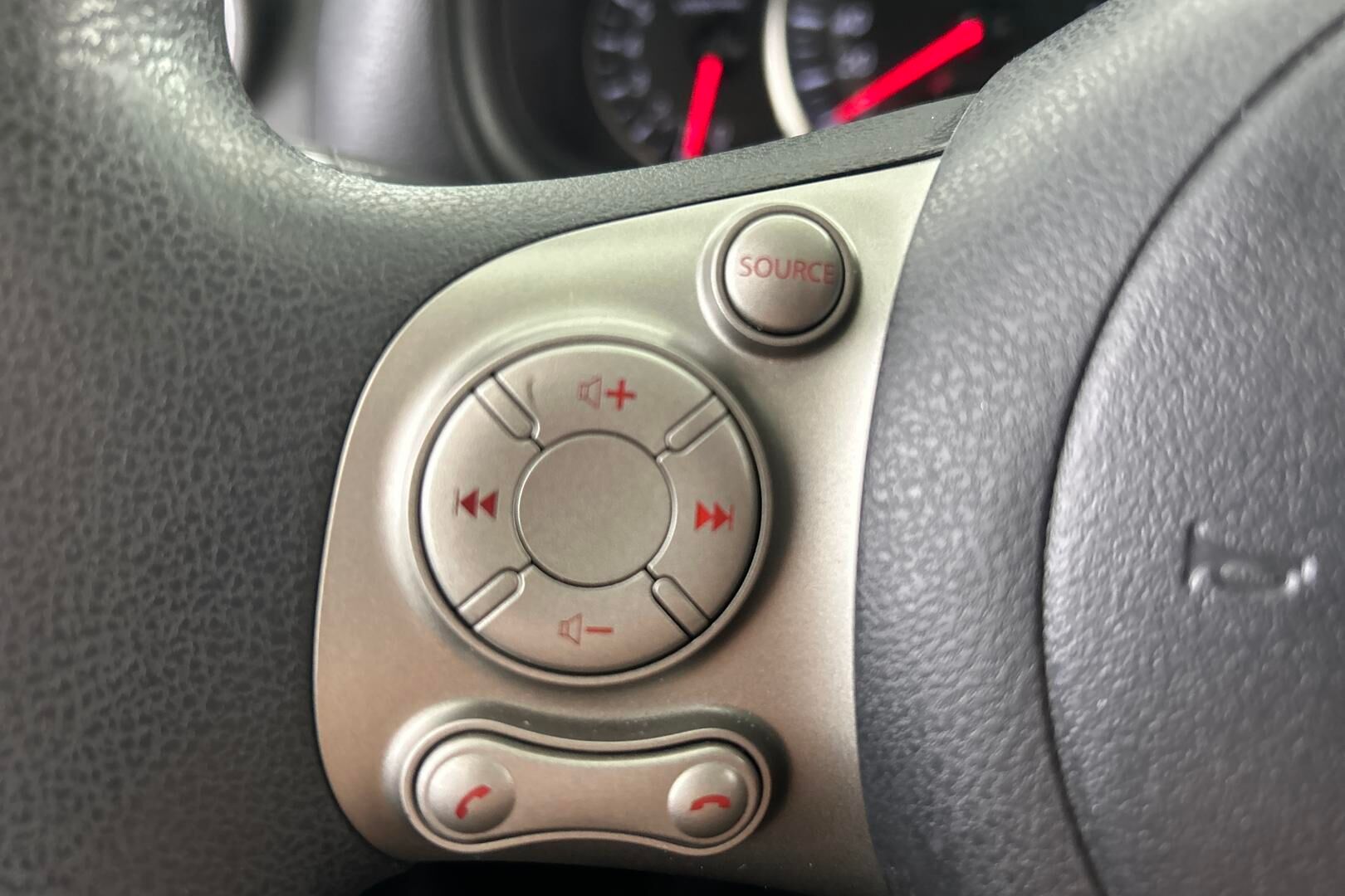 Nissan Micra iso kuva 18