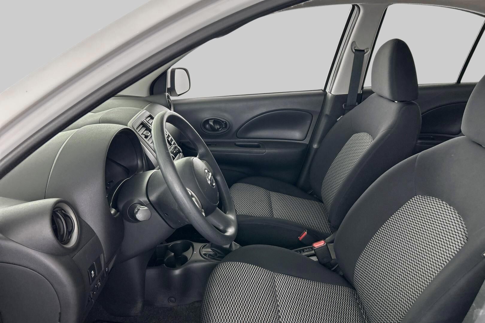Nissan Micra iso kuva 8