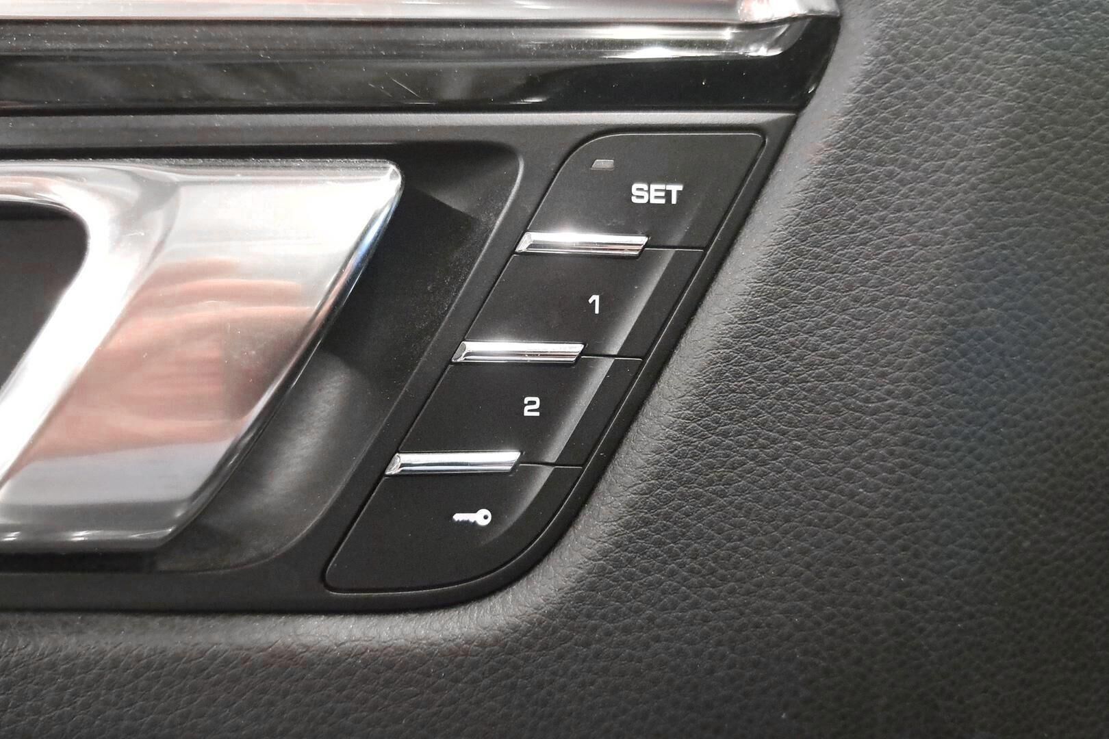 Porsche Macan iso kuva 5