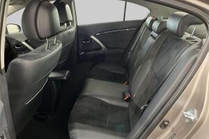 Toyota Avensis esikatselu 10