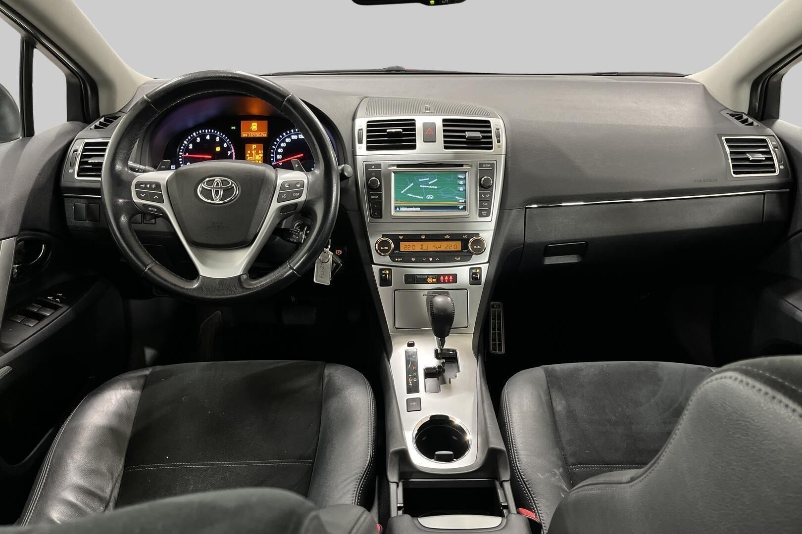 Toyota Avensis iso kuva 11