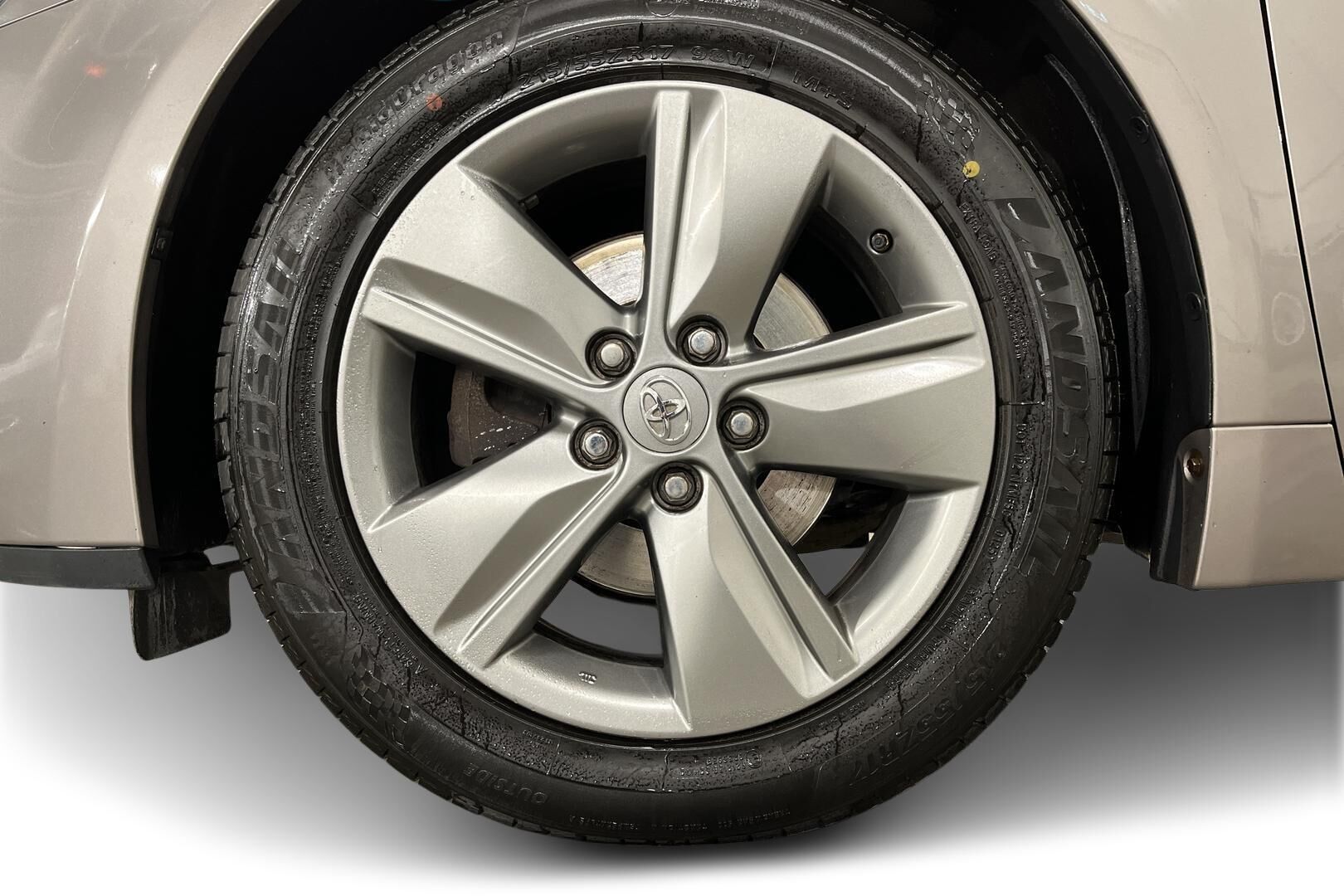 Toyota Avensis iso kuva 13