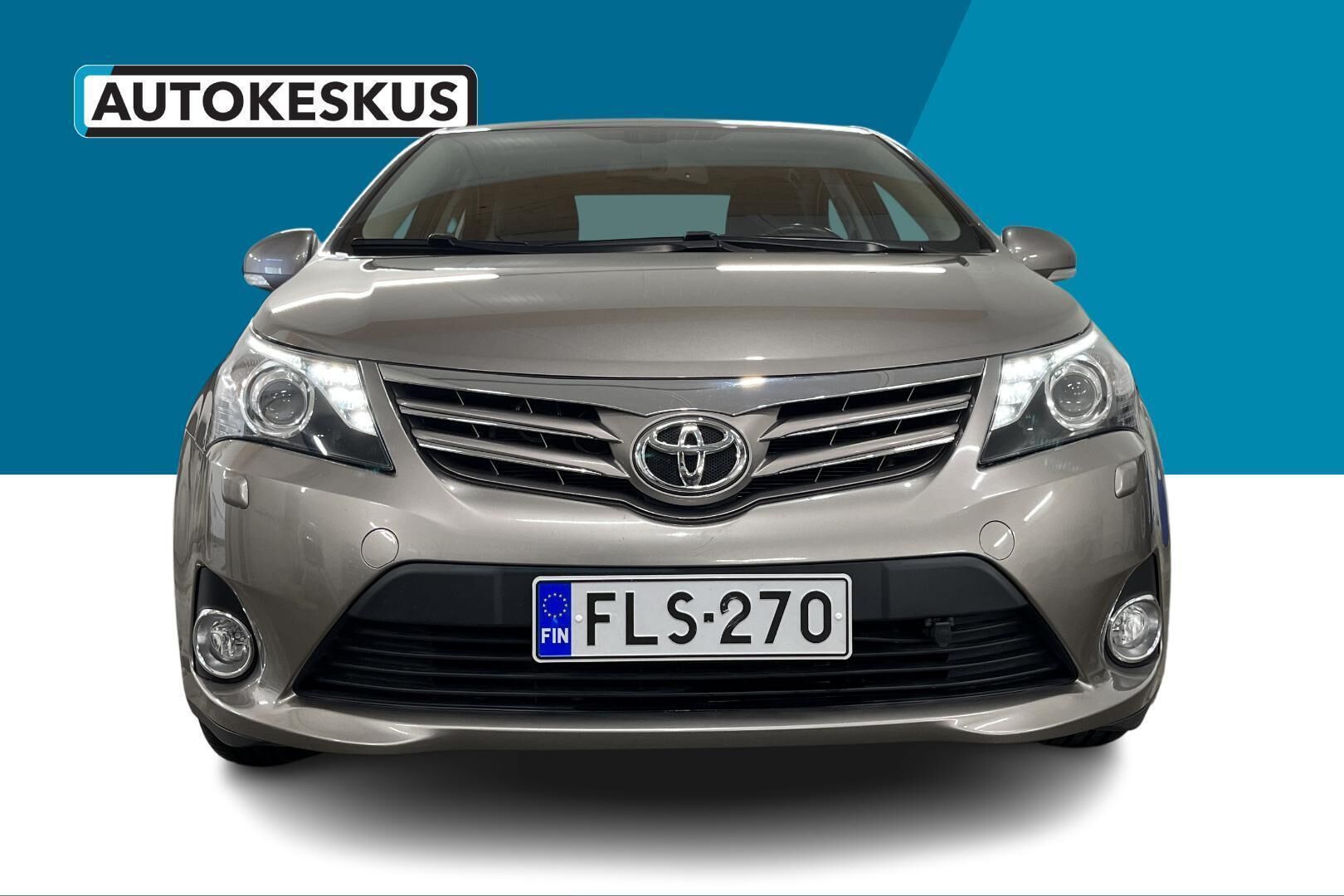 Toyota Avensis iso kuva 2