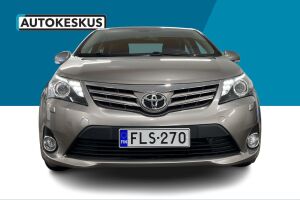 Toyota Avensis esikatselu 2