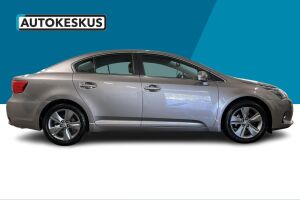 Toyota Avensis esikatselu 4