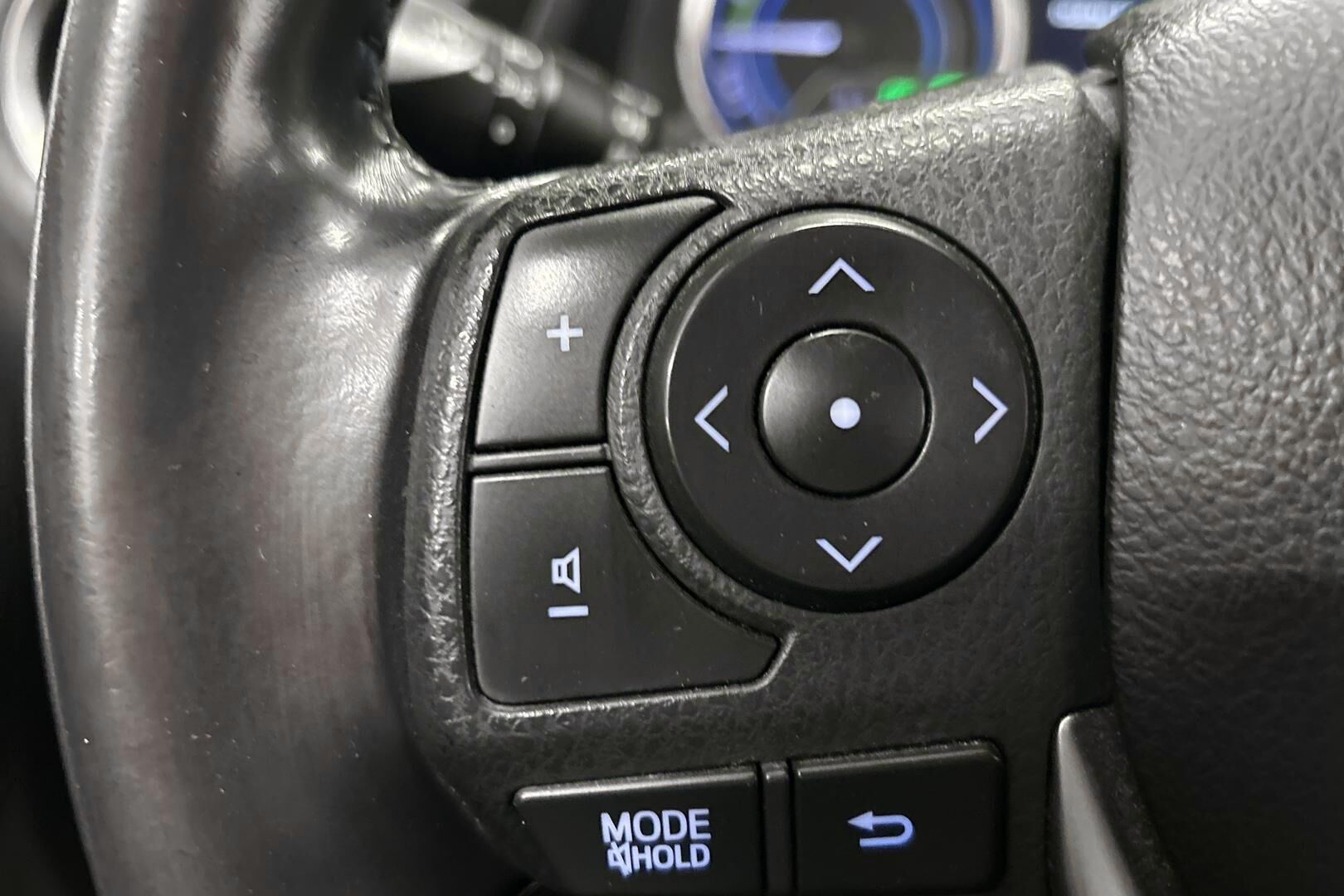 Toyota Auris iso kuva 14