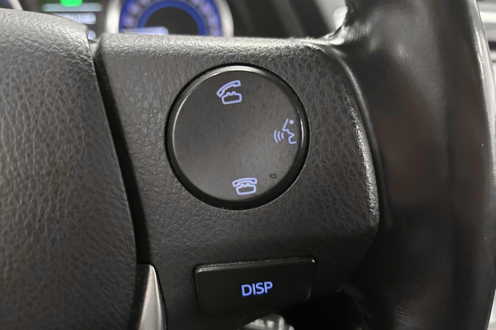 Toyota Auris iso kuva 15