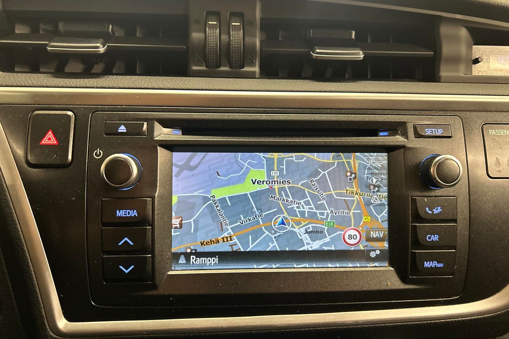 Toyota Auris iso kuva 16