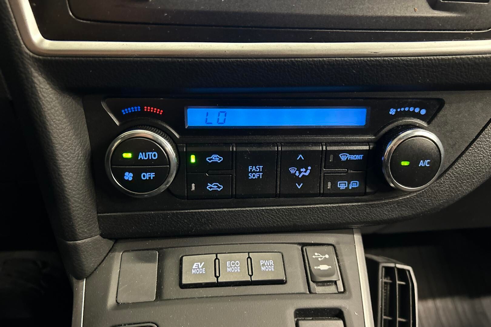 Toyota Auris iso kuva 18