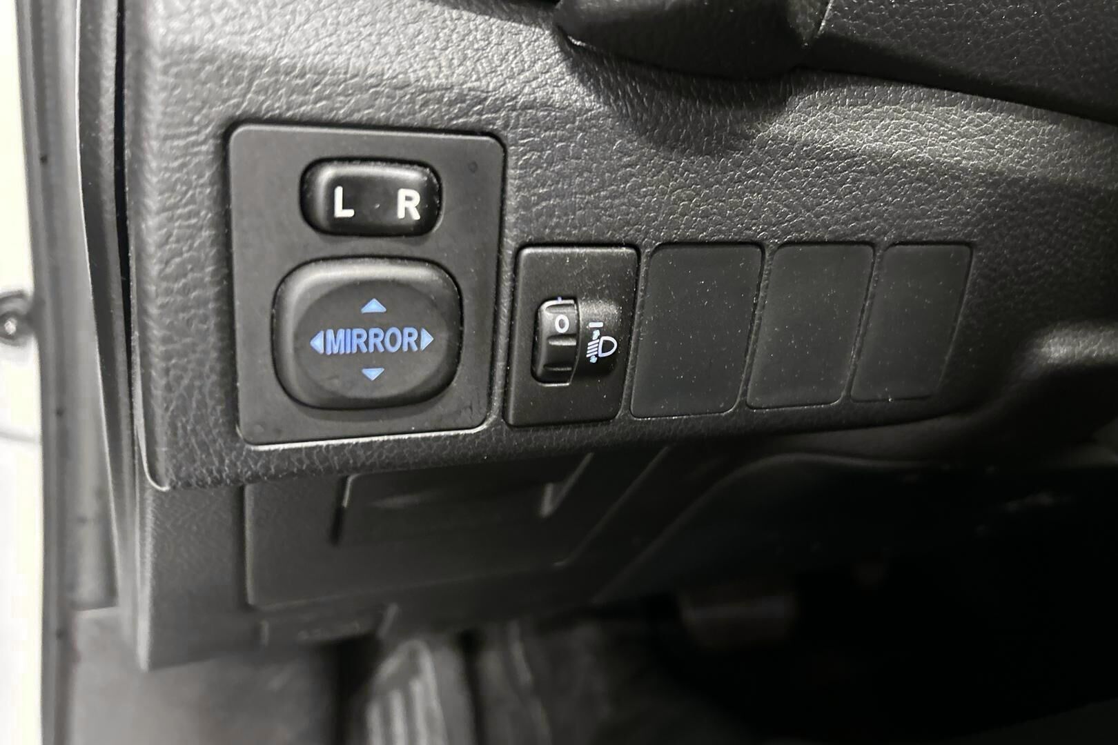 Toyota Auris iso kuva 25