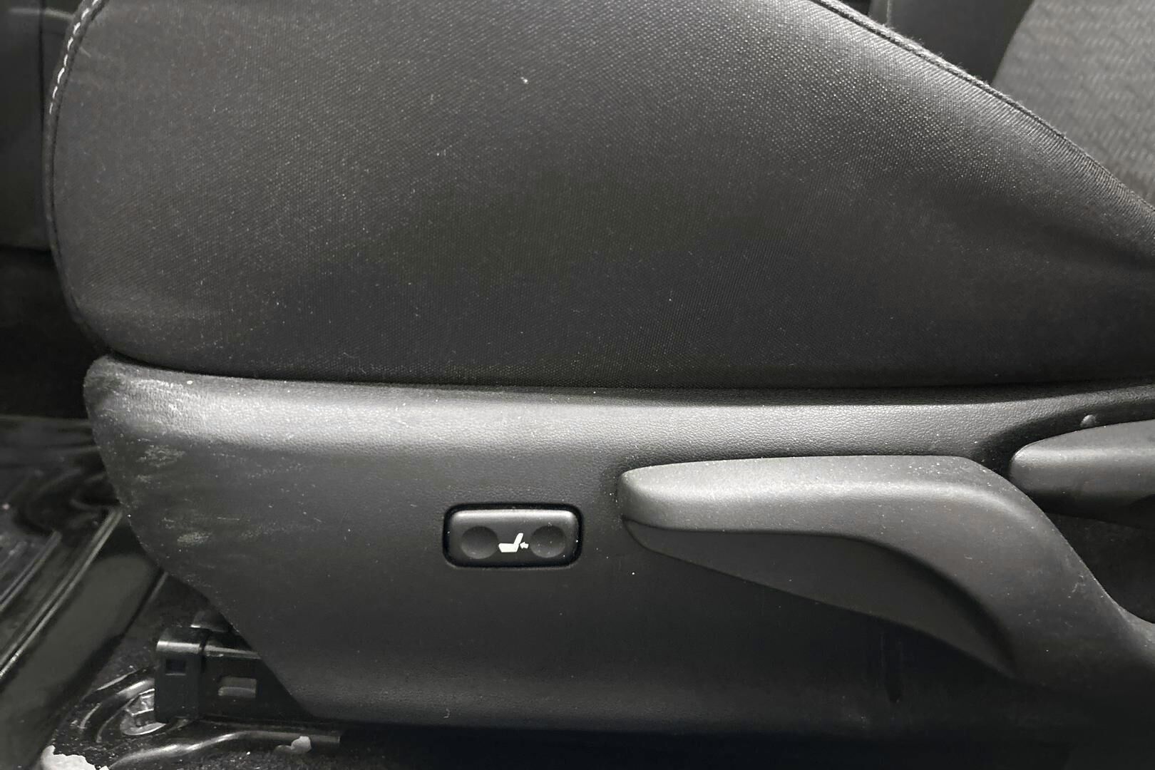 Toyota Auris iso kuva 27