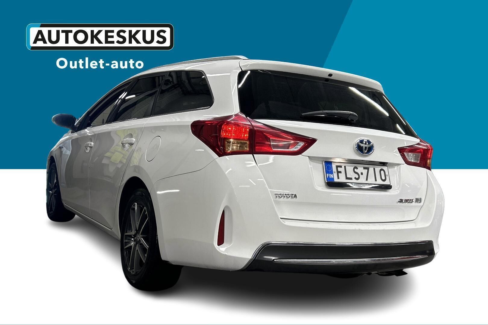 Toyota Auris iso kuva 6