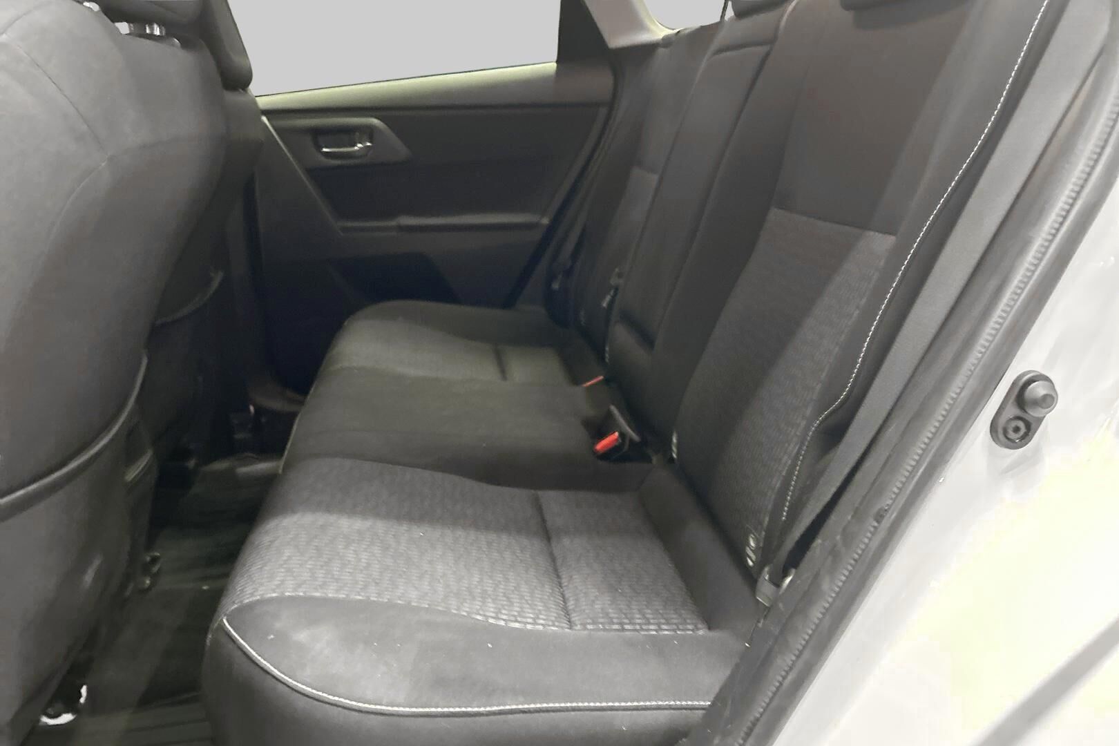 Toyota Auris iso kuva 9