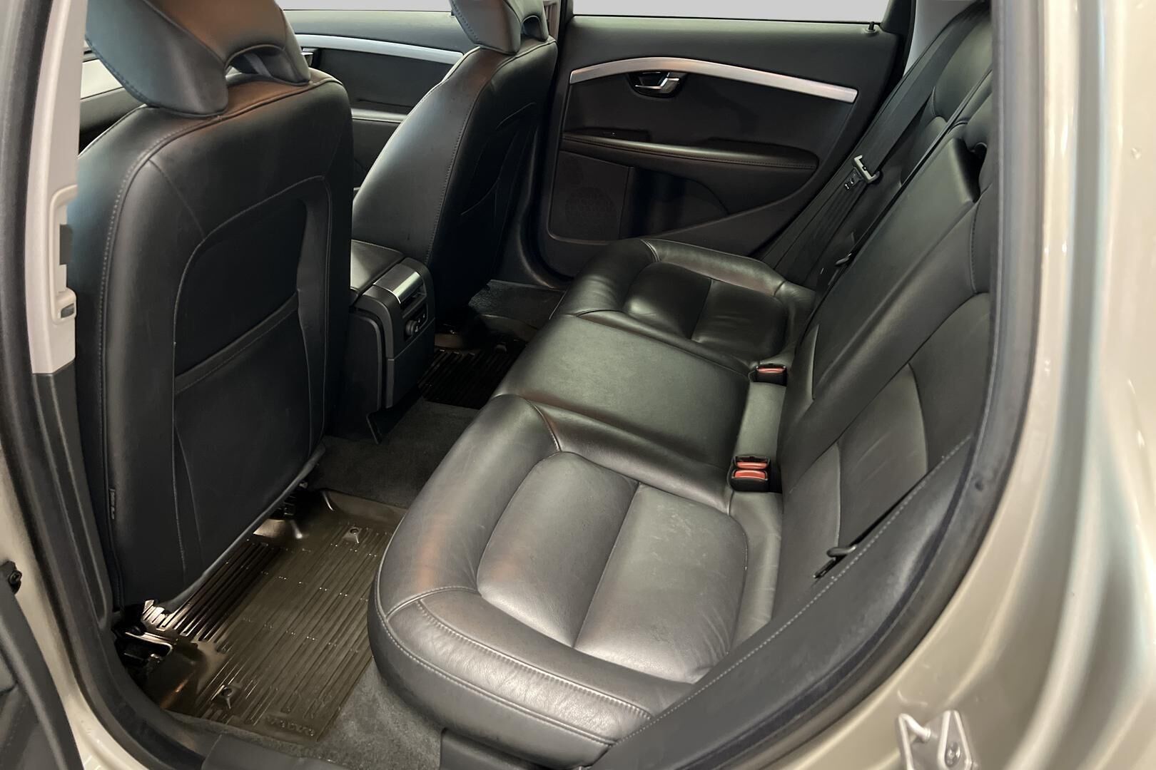 Volvo V70 iso kuva 10