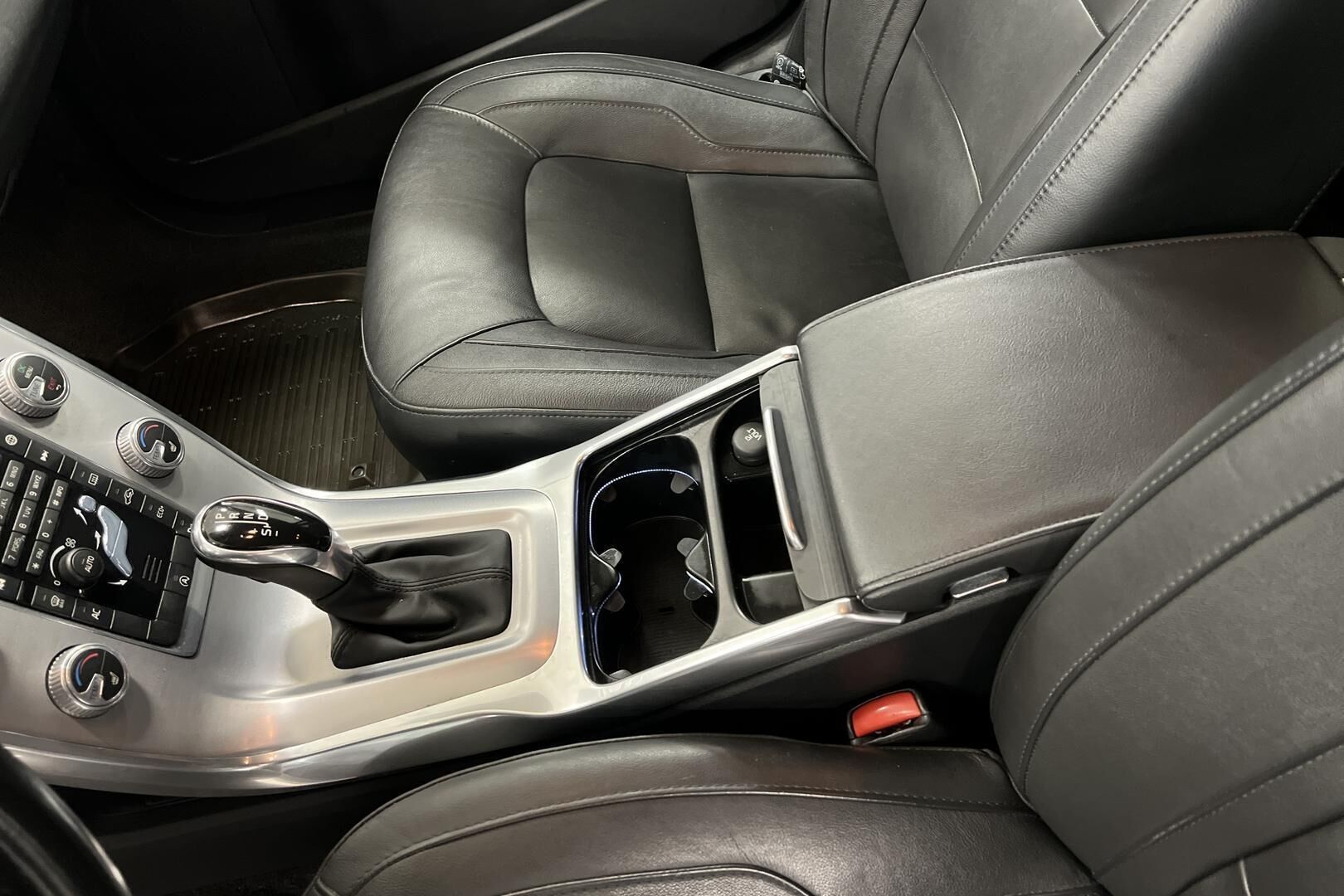 Volvo V70 iso kuva 20