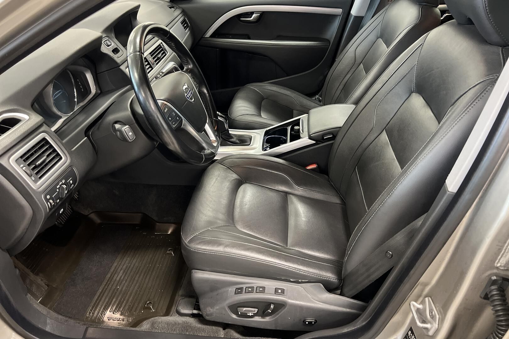 Volvo V70 iso kuva 9