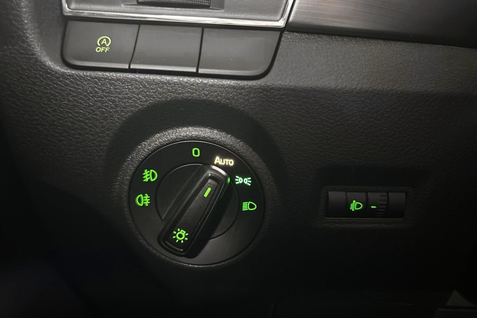 Skoda Fabia iso kuva 15