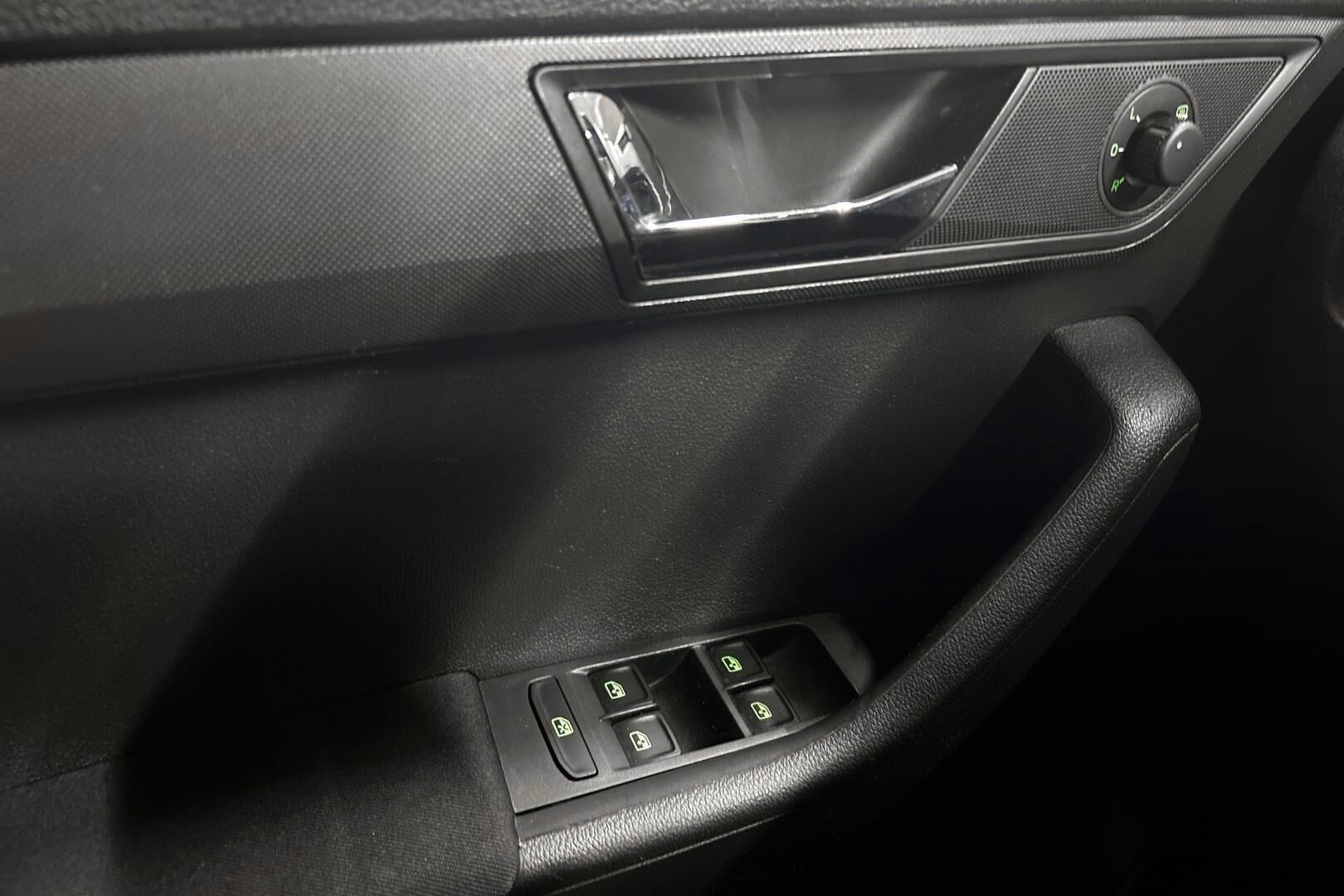 Skoda Fabia iso kuva 32