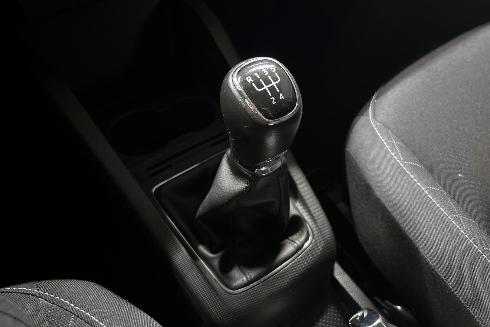 Skoda Fabia iso kuva 25