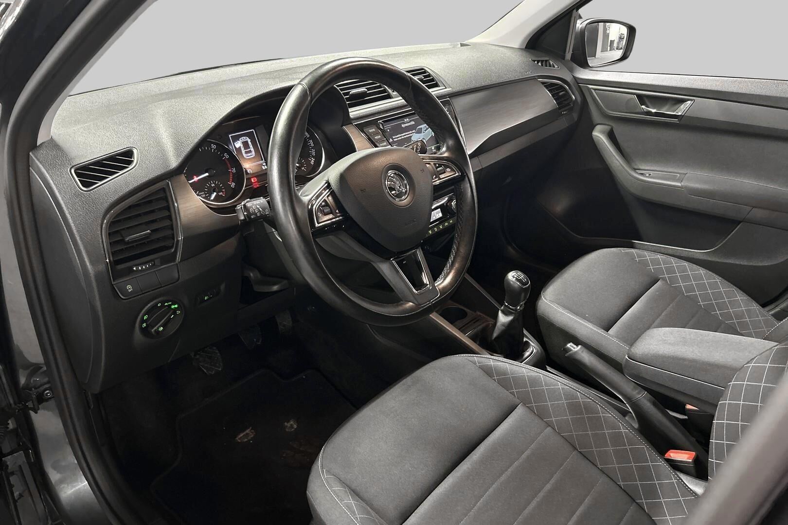 Skoda Fabia iso kuva 8