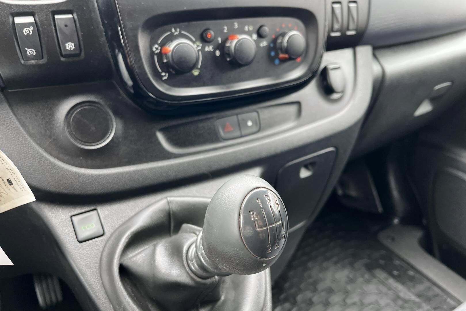 Opel Vivaro iso kuva 16