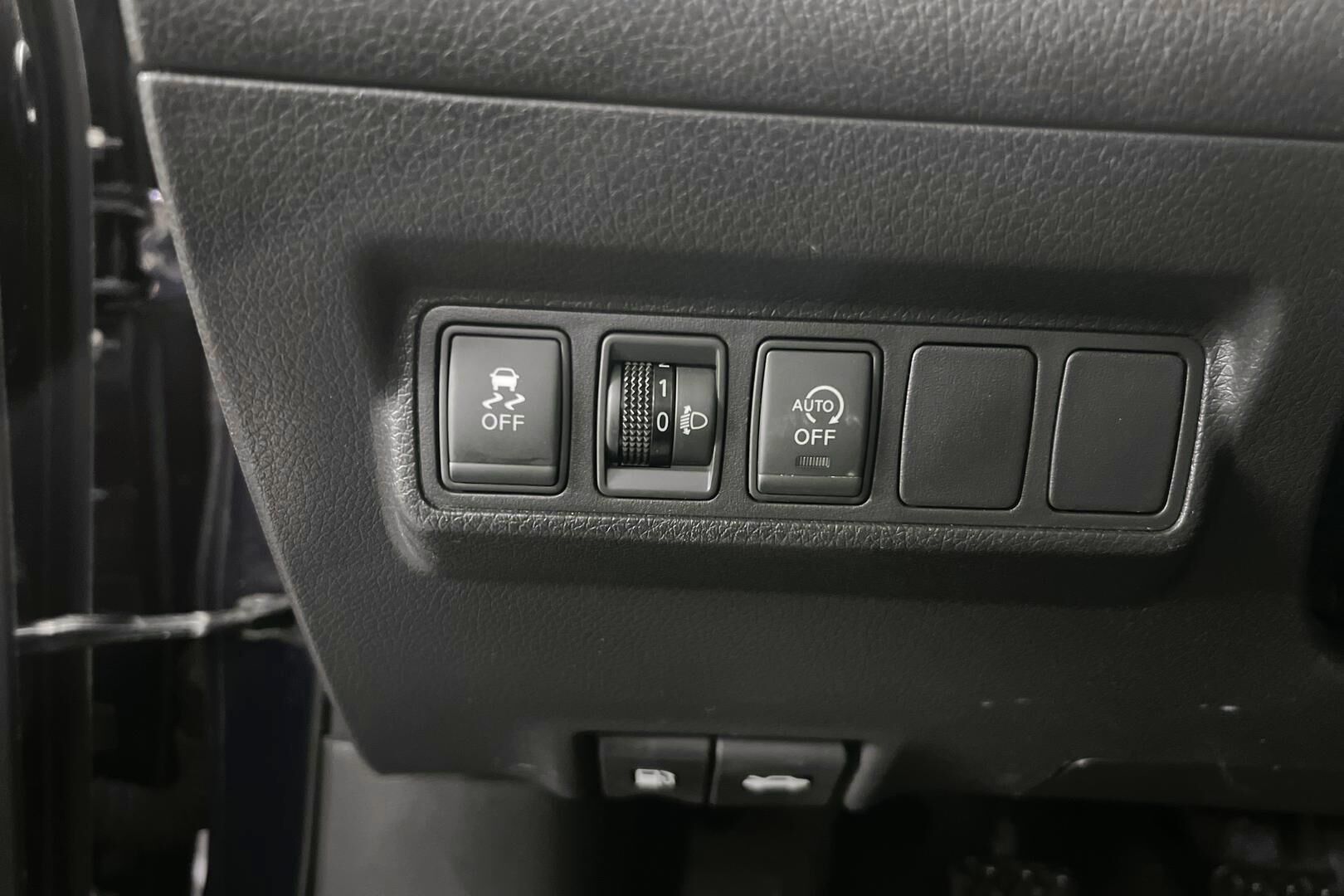 Nissan Pulsar iso kuva 16