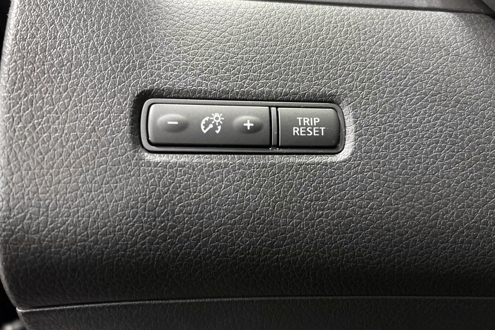Nissan Pulsar iso kuva 17