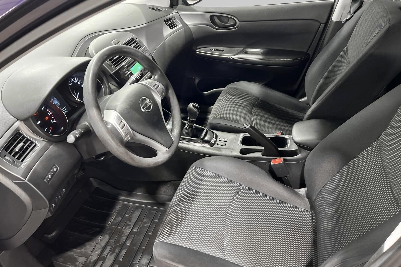 Nissan Pulsar iso kuva 9
