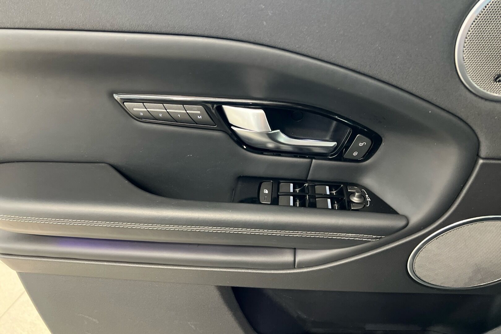 Land Rover Range Rover Evoque iso kuva 18