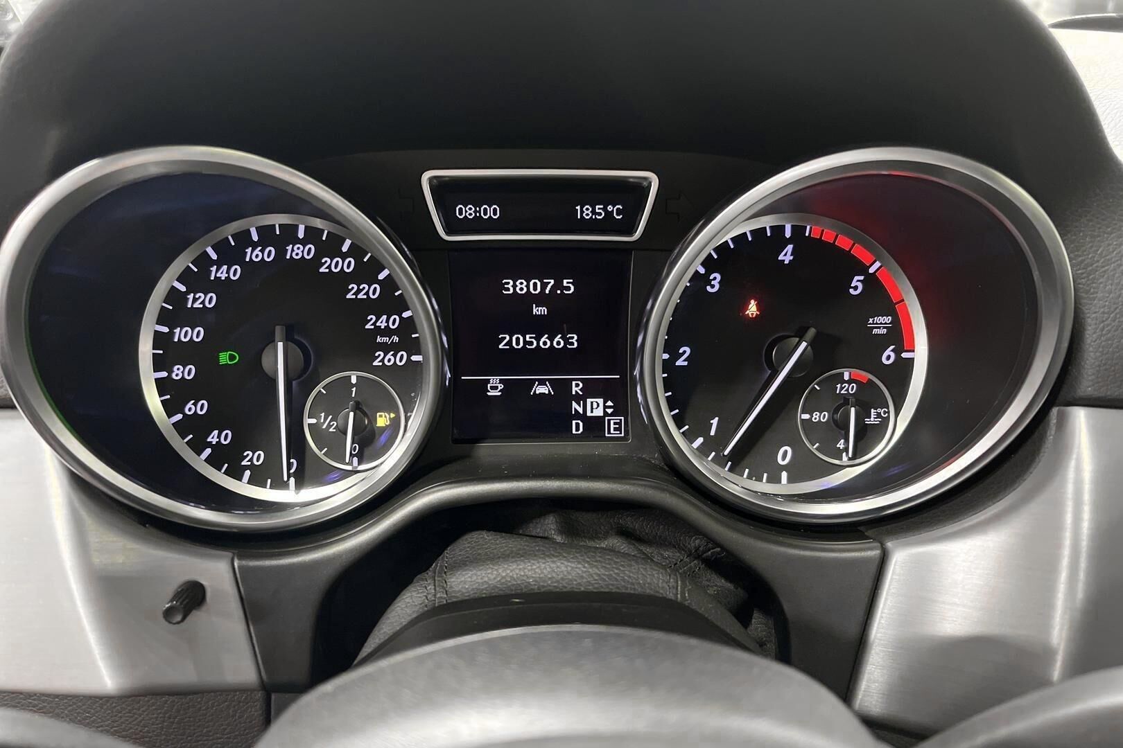 Mercedes-Benz ML iso kuva 14